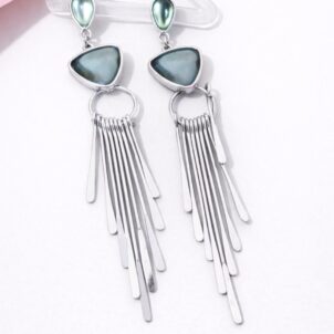 brinco prateado com franjas e pedra verde feminino longo elegante